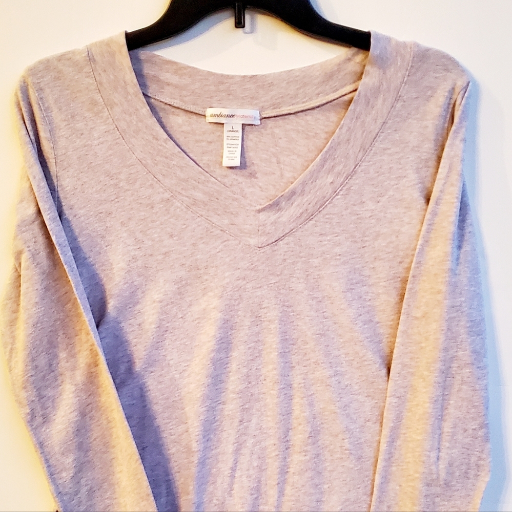 Long-sleeved v-neck maternity shirt